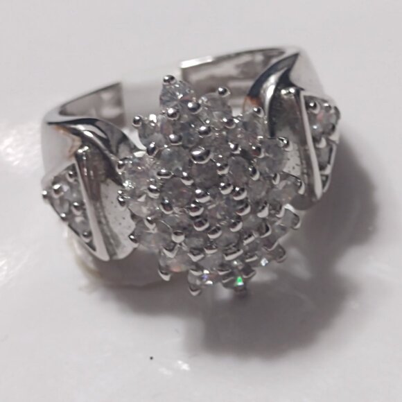 Women''s Sterling Silver Cubic Zirconia Cluster Ring Size 8 - Picture 1 of 10